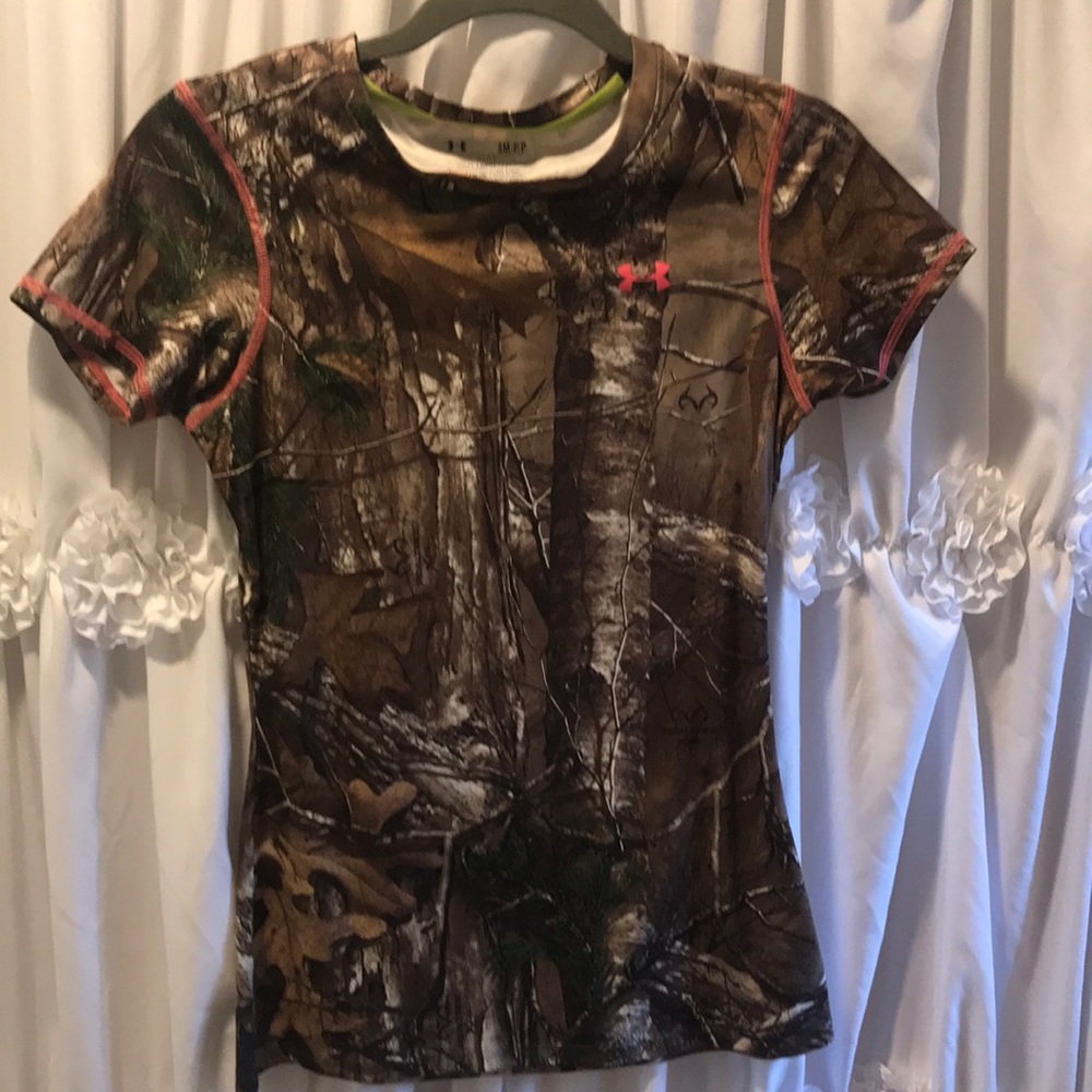Under armor camouflage shirt ! Pink 💕